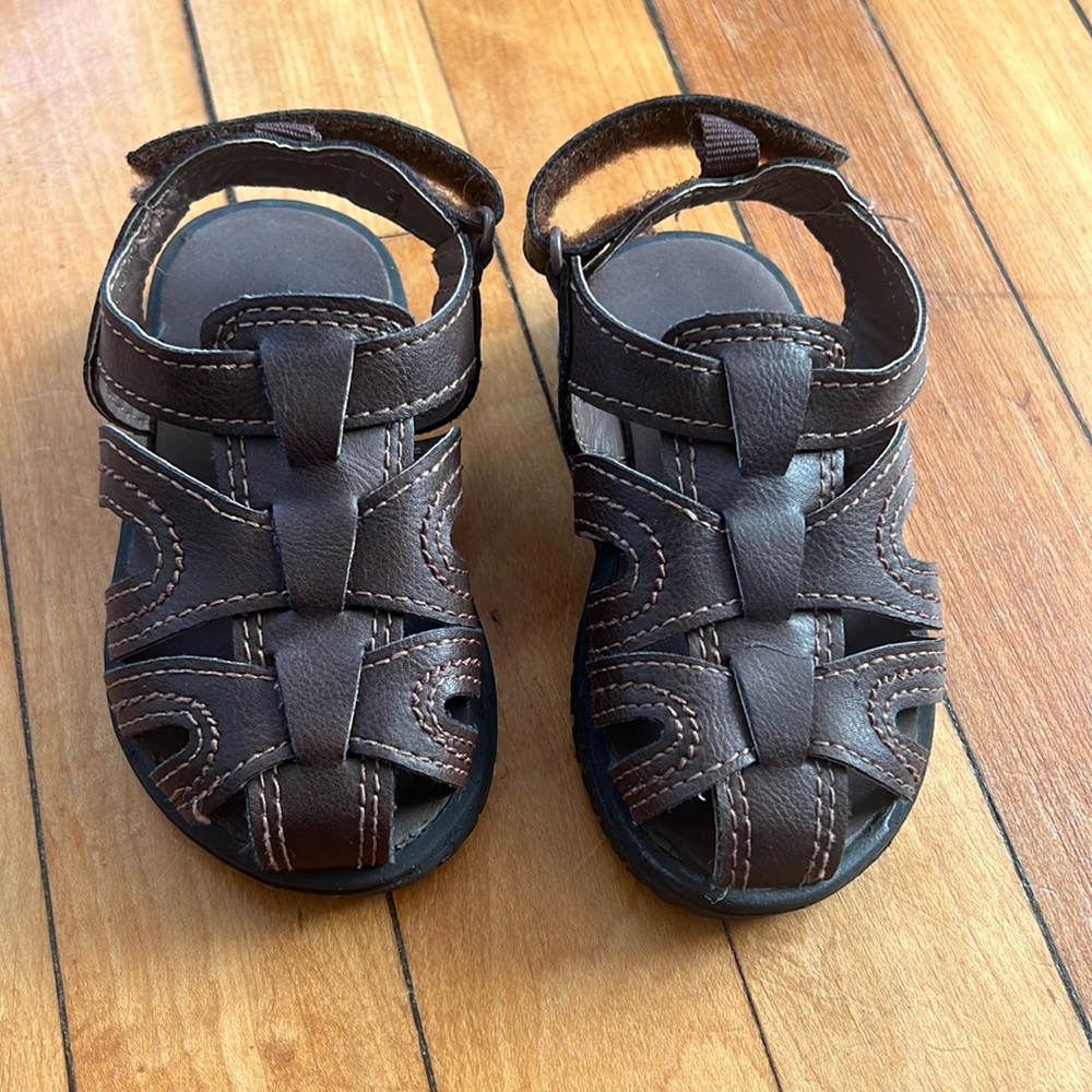 Toddler boys Carter’s gladiators style sandals size 6(toddler)